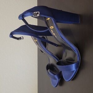 🔹️Lulus Satin Heels🔹️